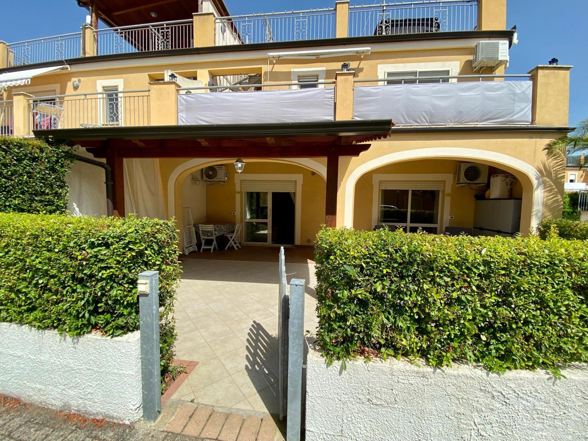 דירות Pizzo Beach Club חדר תמונה
